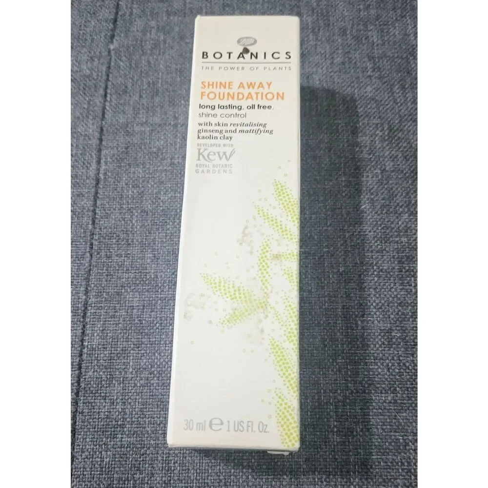Botanics Age Defense Foundation - Shine Away. 020 Cumin. Oil Free